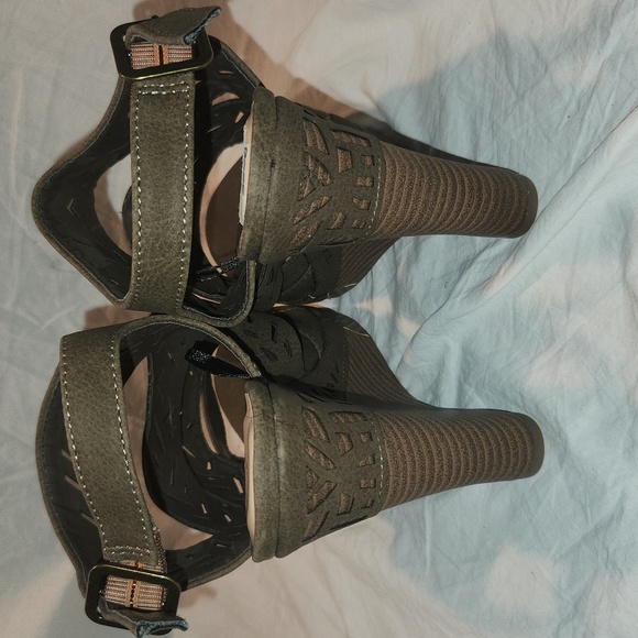 Beautiful 9.5 Brown Wedges Jasmin - Picture 3 of 9